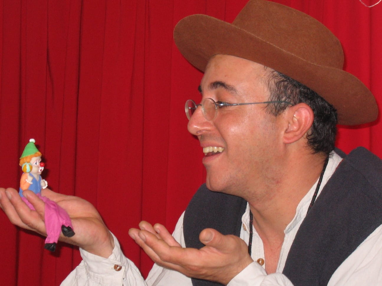 שעת סיפור: "כובע הפלא" – תאטרון שיר